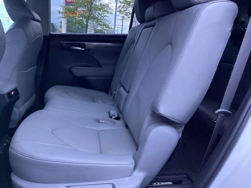 Used 2022 Toyota Highlander Limited AWD/4WD image 17