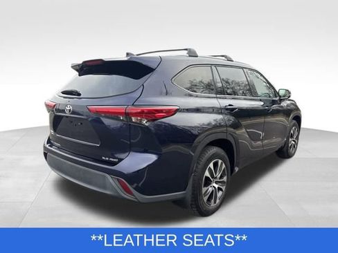 Used 2022 Toyota Highlander XLE image 4