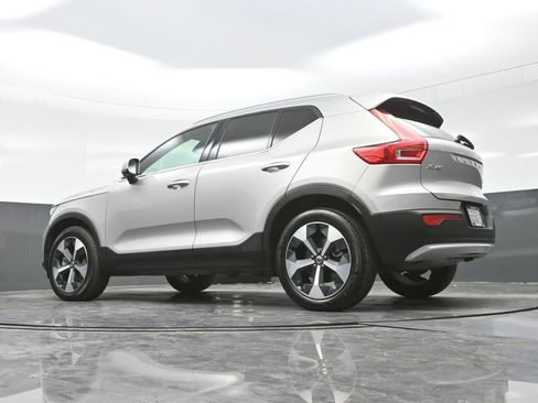 Used 2025 Volvo XC40 B5 Plus image 23