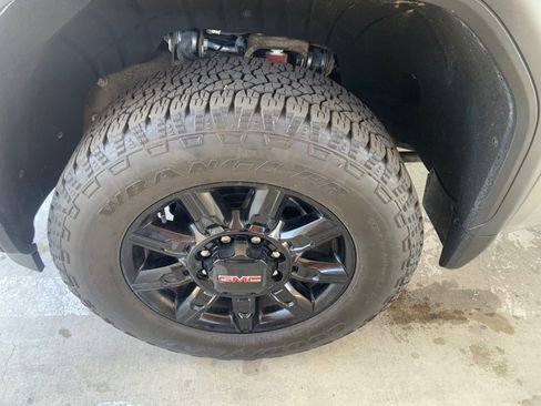 Used 2025 GMC Sierra 2500 AT4 AWD/4WD image 13