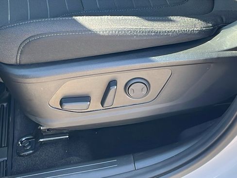 Used 2024 Hyundai Santa Cruz SEL image 11