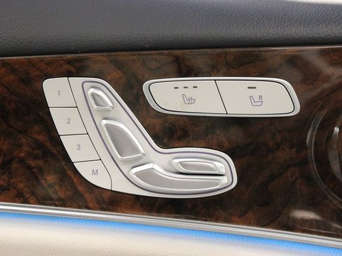 Used 2018 Mercedes-Benz E 300 4MATIC image 23