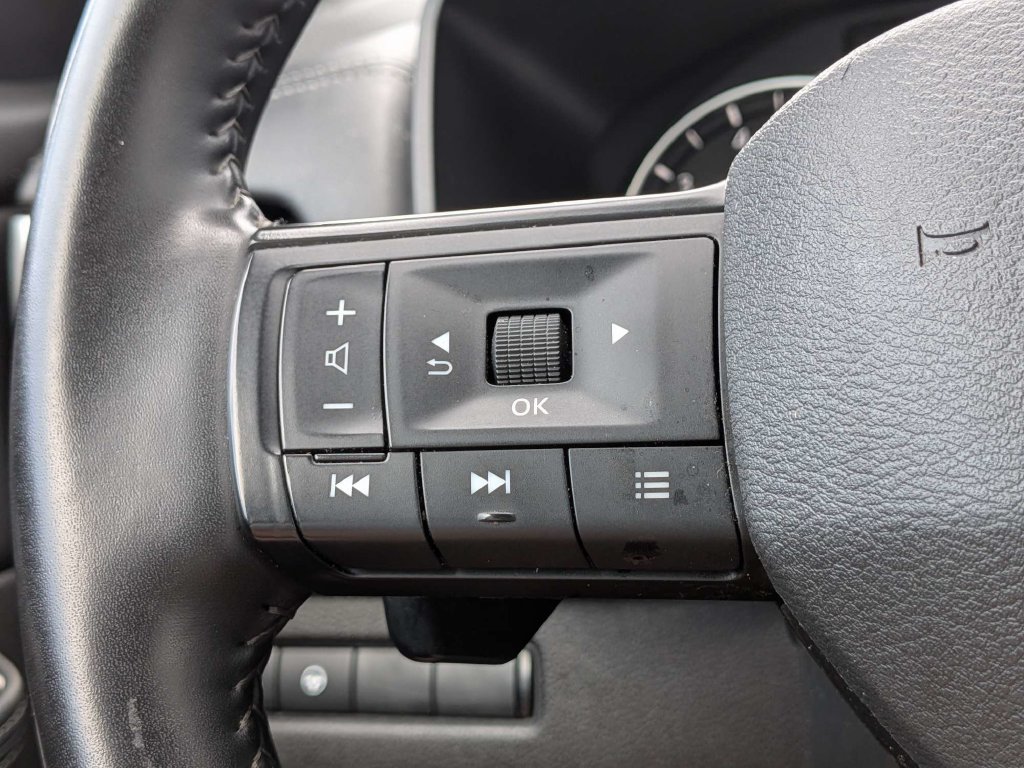 Used 2025 Nissan Rogue SV AWD/4WD image 29