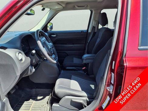 Used 2015 Jeep Patriot Latitude AWD/4WD image 9