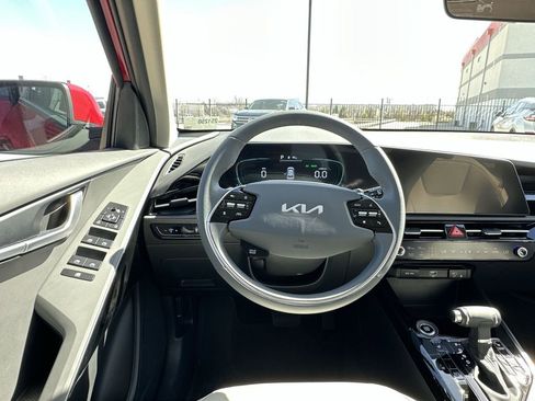 New 2025 Kia Niro EX image 12