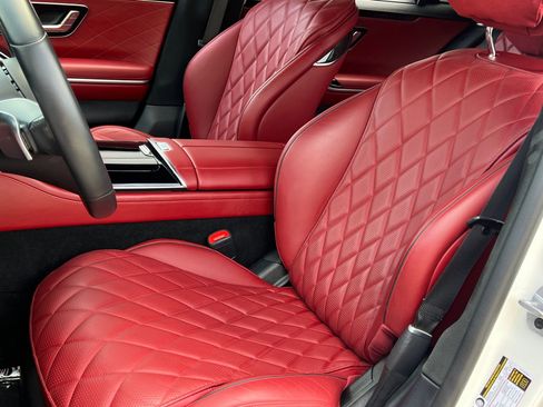 Used 2023 Mercedes-Benz S 580 4MATIC Sedan w/ AMG Line image 4