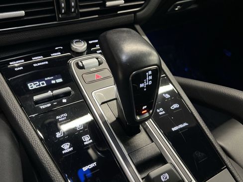 Used 2023 Porsche Cayenne Platinum Edition image 20