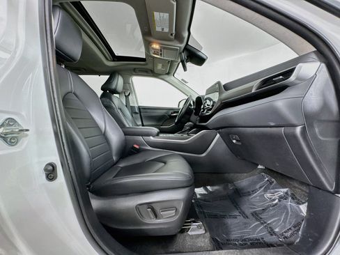 Used 2023 Toyota Highlander XLE AWD/4WD image 29
