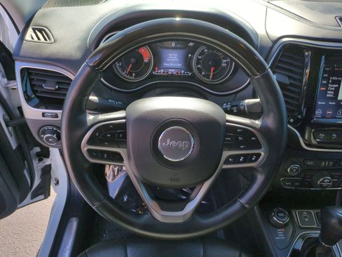 Used 2019 Jeep Cherokee Overland w/ Technology Group image 16