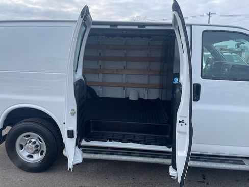 Used 2024 Chevrolet Express 2500 Work Van w/ Driver Convenience Package image 7