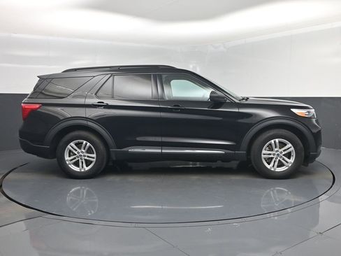Used 2022 Ford Explorer XLT image 31
