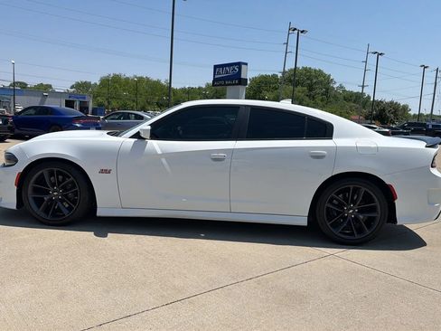 Used 2019 Dodge Charger Scat Pack RWD image 9