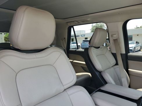 Used 2024 Lincoln Navigator Premiere AWD/4WD image 24