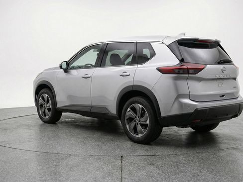 Used 2025 Nissan Rogue SV image 5