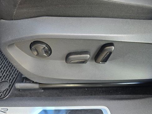 Used 2022 Volkswagen Tiguan SE R-Line image 26