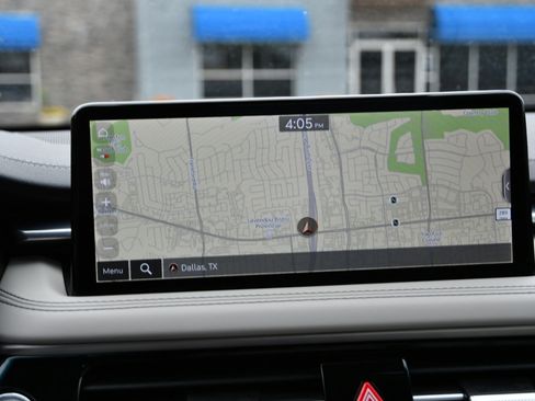 Used 2024 Genesis G70 2.5T image 13