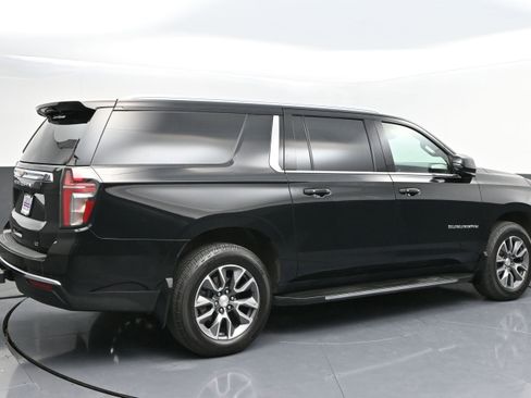 Used 2023 Chevrolet Suburban LT w/ Luxury Package image 7