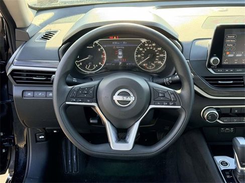 Used 2024 Nissan Altima 2.5 SV image 18