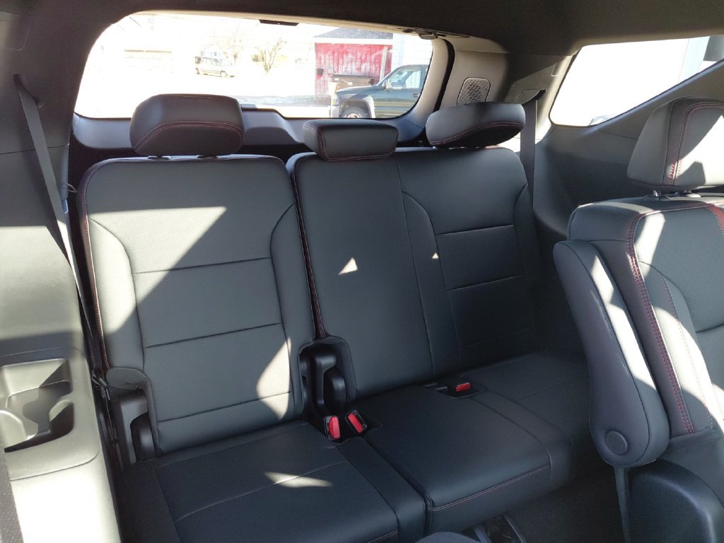Used 2026 Chevrolet Traverse RS FWD image 21