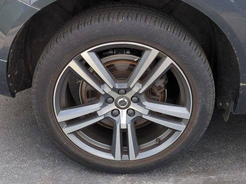 Used 2018 Volvo XC60 T6 Momentum w/ Convenience Package AWD/4WD image 12