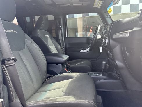 Used 2016 Jeep Wrangler Unlimited Sahara w/ Dual Top Group image 23