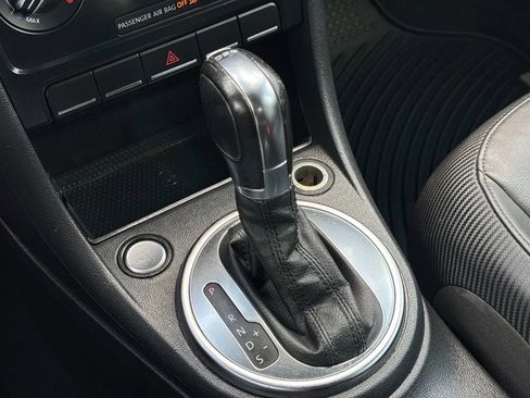 Used 2013 Volkswagen Beetle 2.0T image 28