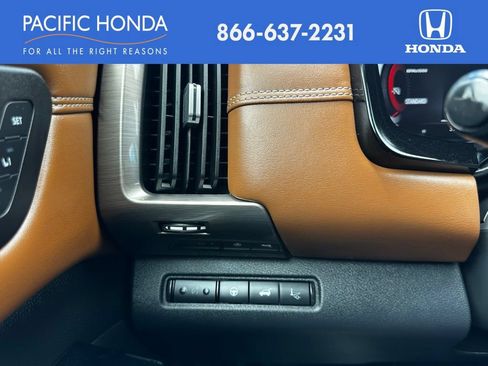 Used 2023 Nissan Pathfinder Platinum FWD image 30