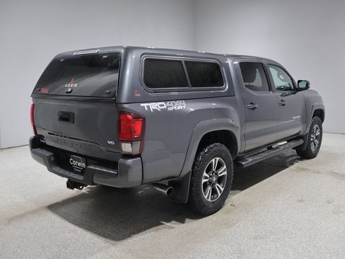 Used 2018 Toyota Tacoma TRD Sport AWD/4WD image 2