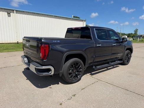 Used 2022 GMC Sierra 1500 SLT AWD/4WD image 3