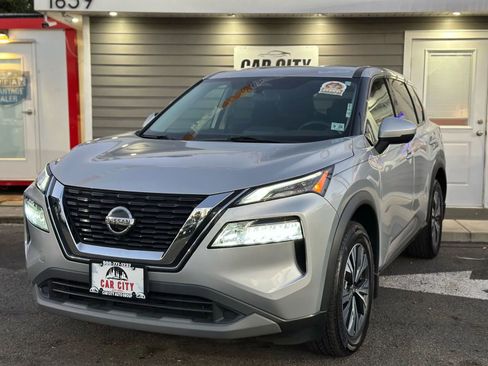 Used 2021 Nissan Rogue SV image 1