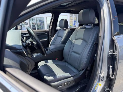 Used 2023 Buick Enclave Essence w/ Experience Buick Package AWD/4WD image 18