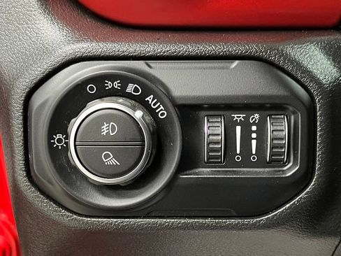 Used 2022 Jeep Gladiator Rubicon w/ Cold Weather Group AWD/4WD image 33