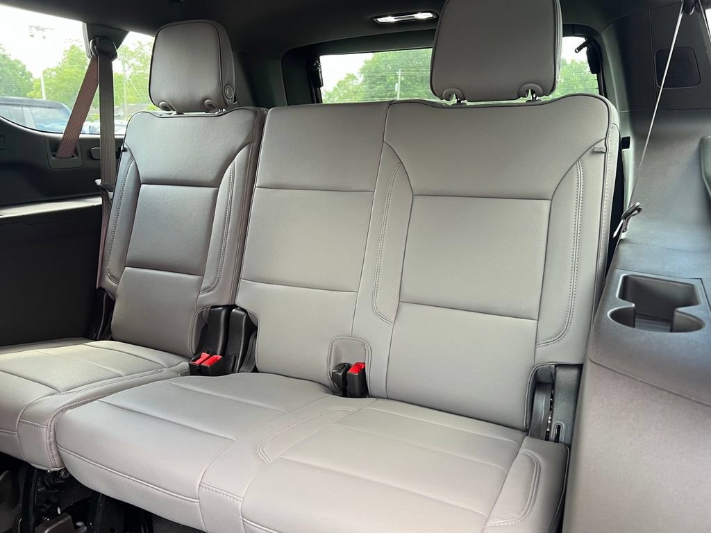 New 2026 GMC Yukon XL Elevation w/ LPO, Elevation Black Package RWD image 9