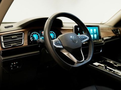 Used 2024 Volkswagen Atlas SE image 15