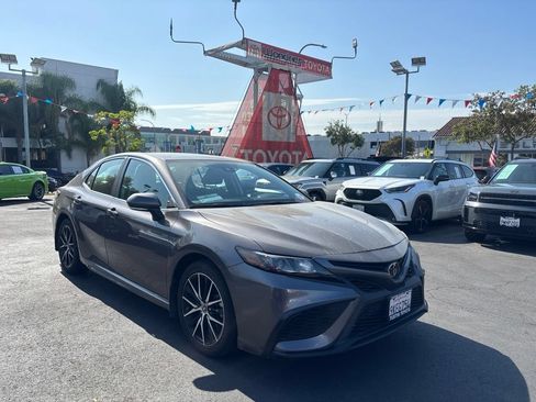 Used 2024 Toyota Camry SE FWD image 2