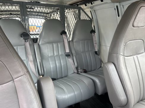 Used 2016 Chevrolet Express 2500 image 18