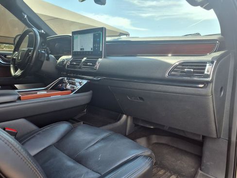Used 2023 Lincoln Navigator Reserve AWD/4WD image 9