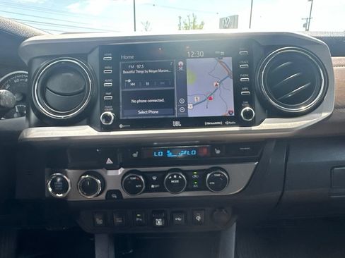 Used 2020 Toyota Tacoma Limited AWD/4WD image 19