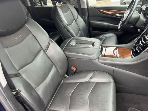 Used 2019 Cadillac Escalade ESV Premium Luxury image 21