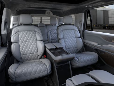 New 2026 Lincoln Navigator Black Label w/ Black Label Special Edition AWD/4WD image 11