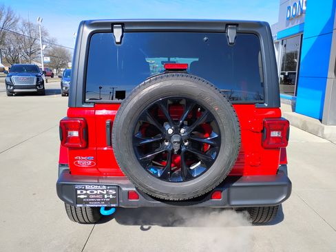 Used 2022 Jeep Wrangler Unlimited Sahara w/ Cold Weather Group image 33