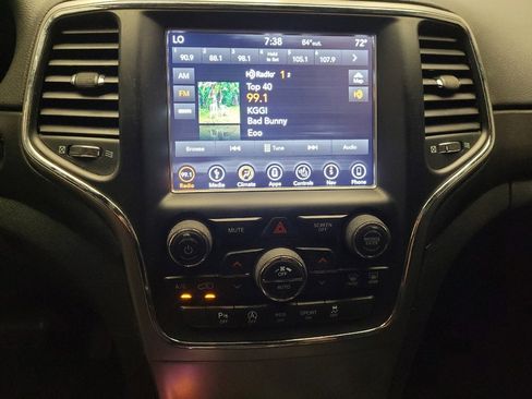 Used 2018 Jeep Grand Cherokee Altitude image 25