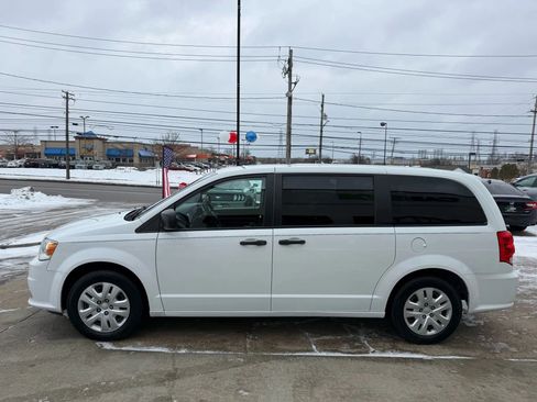 Used 2019 Dodge Grand Caravan SE w/ UConnect Hands-Free Group image 7