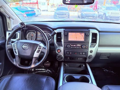 Used 2019 Nissan Titan PRO-4X w/ Pro-4x Convenience Package AWD/4WD image 15