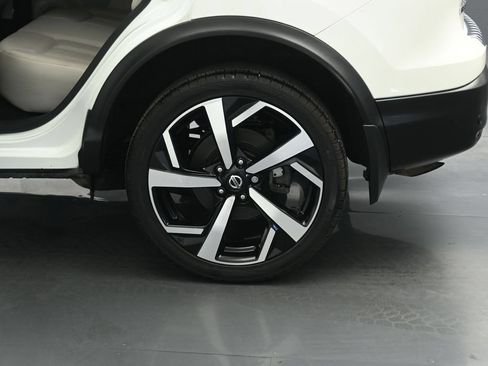 Used 2020 Nissan Rogue Sport SL w/ Premium Package FWD image 25