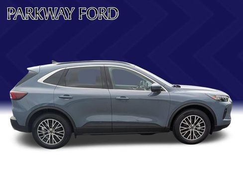 Used 2025 Ford Escape SE w/ PHEV Premium Package FWD image 4