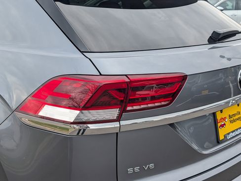 Certified 2022 Volkswagen Atlas Cross Sport SE AWD/4WD image 17