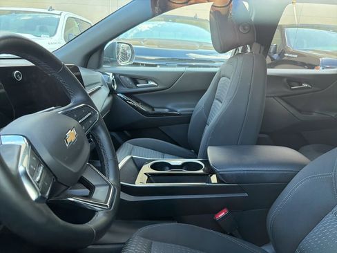Used 2025 Chevrolet Equinox LT FWD image 3