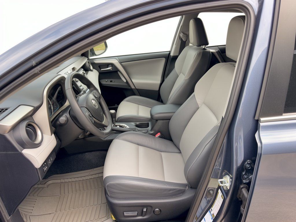 Used 2014 Toyota RAV4 Limited AWD/4WD image 5