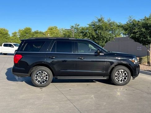 Used 2022 Ford Expedition XLT AWD/4WD image 4